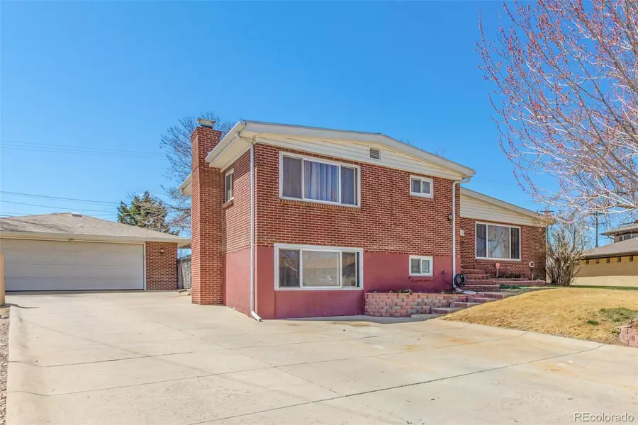 7881 Robin LN, Denver, CO 80221