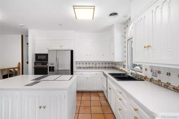 Englewood, CO 80113,6 Martin LN