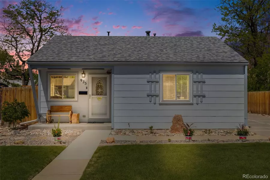 935 Newark ST, Aurora, CO 80010