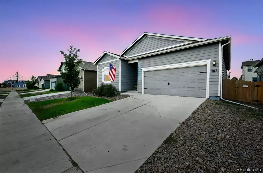 208 N Stewart ST, Keenesburg, CO 80643