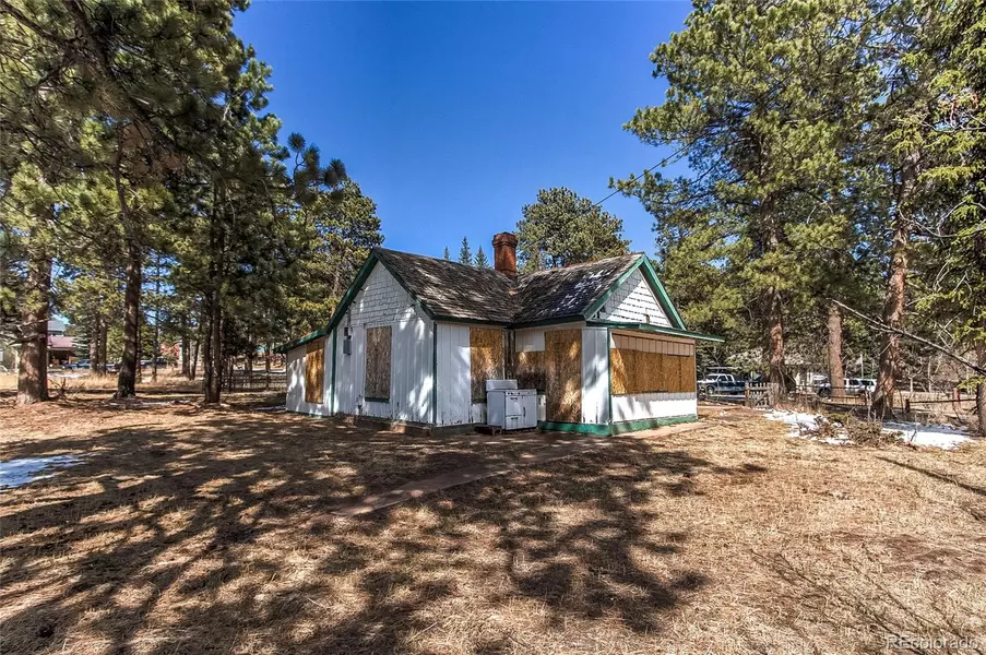 122 Pikes Peak AVE, Woodland Park, CO 80863