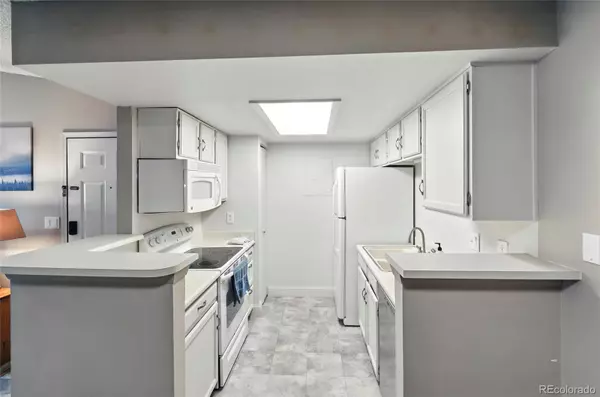 Aurora, CO 80017,922 S Walden ST #201