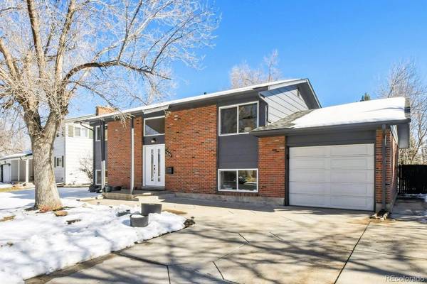 1042 S Iris ST, Lakewood, CO 80226