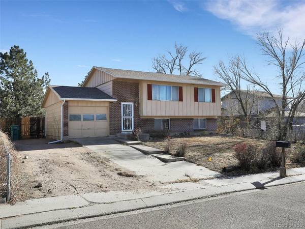 1375 Luna DR, Fountain, CO 80817