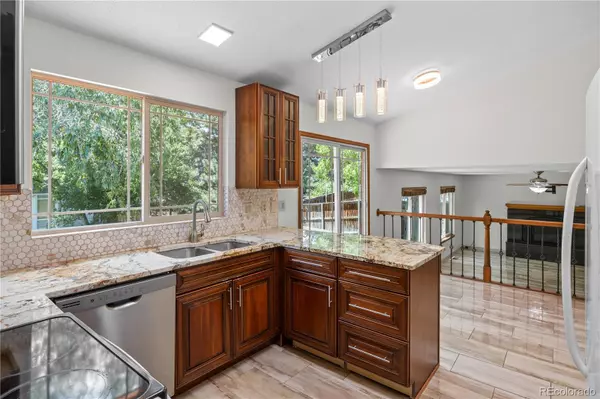8725 Meadowlark CIR, Highlands Ranch, CO 80126