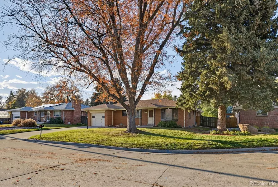 2555 Lewis CT, Lakewood, CO 80215