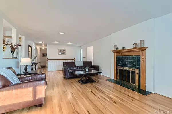 Centennial, CO 80121,3643 E Lake DR