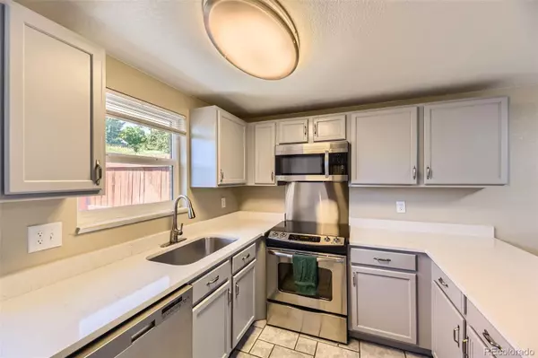Centennial, CO 80121,5828 S Pearl ST