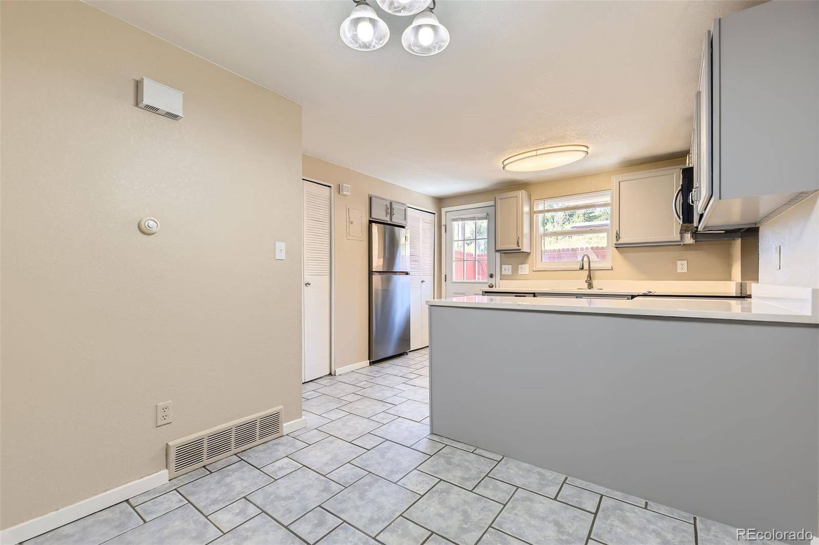 Centennial, CO 80121,5828 S Pearl ST