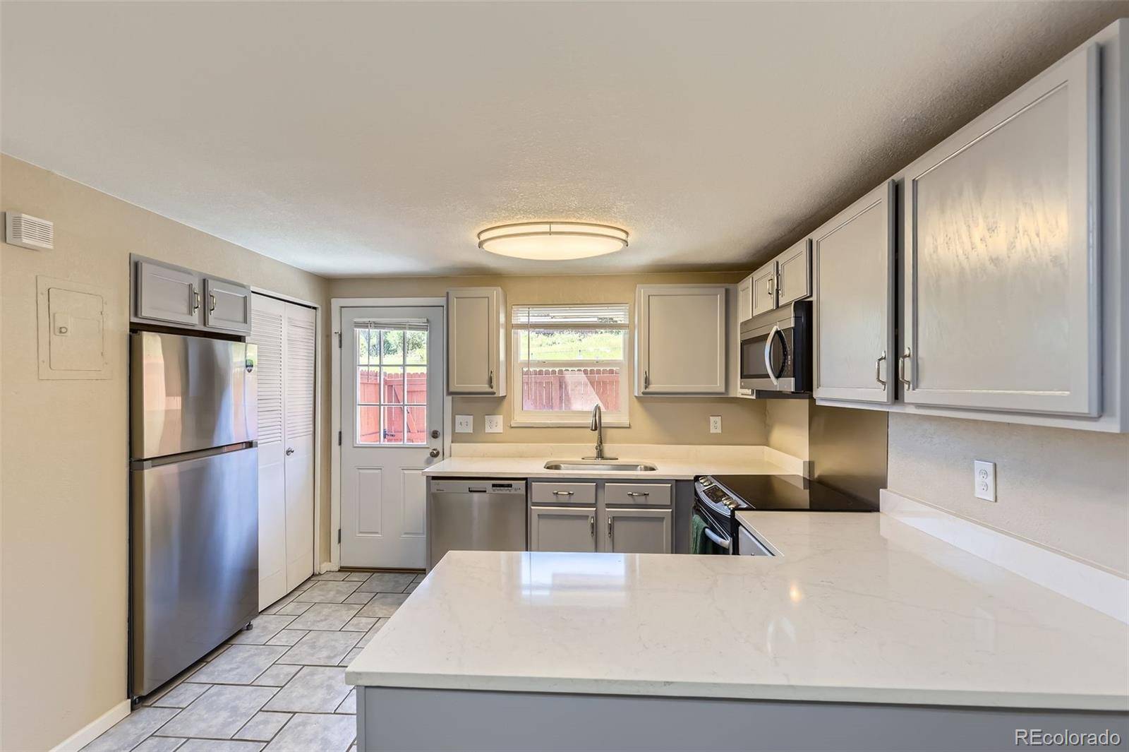 Centennial, CO 80121,5828 S Pearl ST