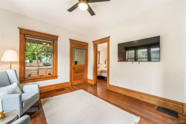 Colorado Springs, CO 80903,907 N Corona ST