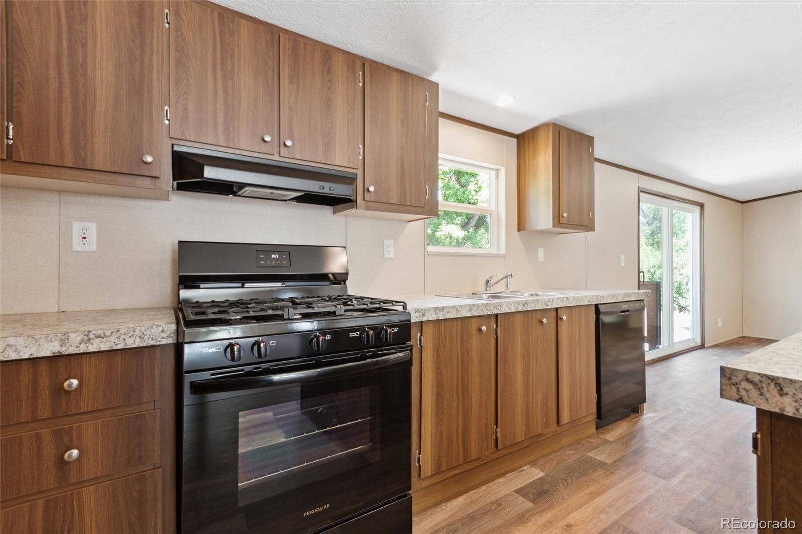 Colorado Springs, CO 80907,720 4th ST
