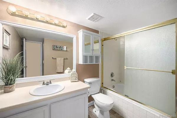 Arvada, CO 80004,6350 Oak ST #306