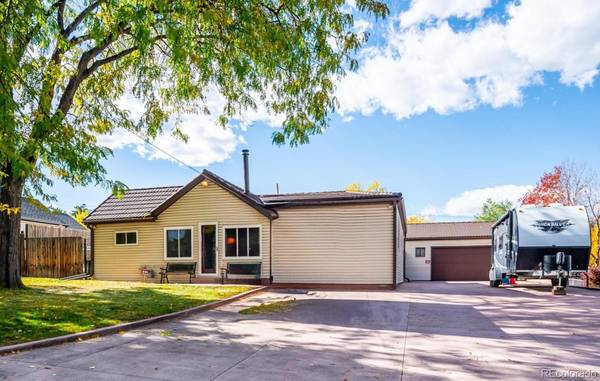 905 Van Gordon ST, Lakewood, CO 80401