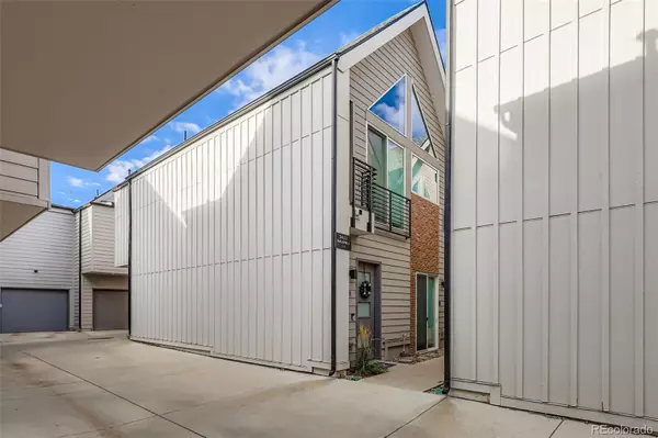 3411 N Albion ST #2-2, Denver, CO 80207