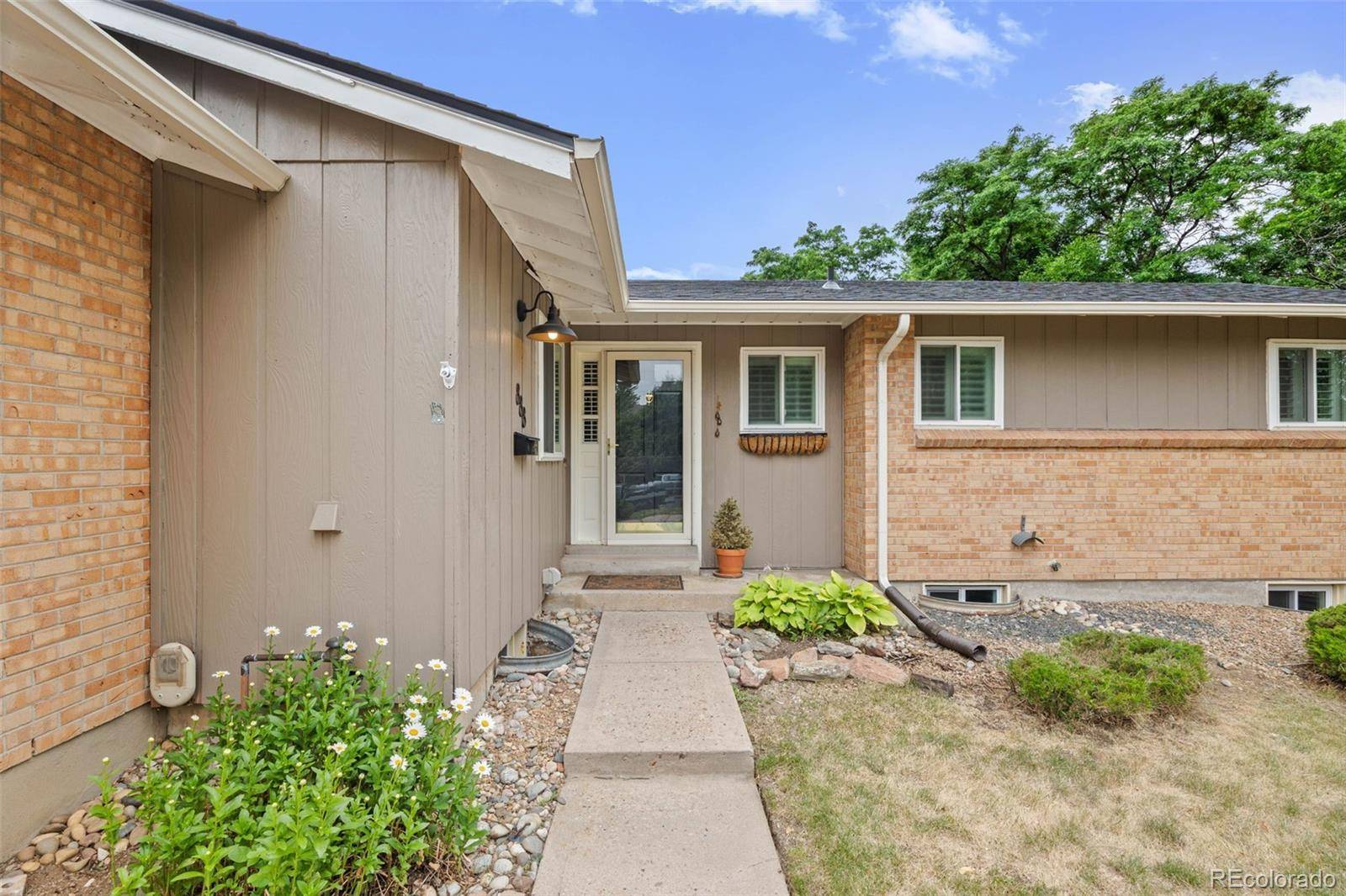 Centennial, CO 80122,888 E Davies AVE