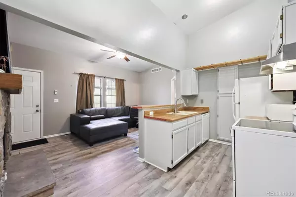 Arvada, CO 80003,5321 W 76th AVE #322