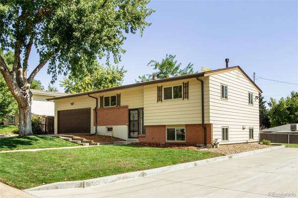 954 S Queen WAY, Lakewood, CO 80226