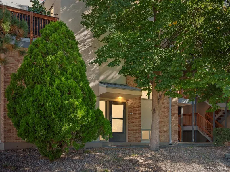 2835 S Monaco Pkwy #1-105, Denver, CO 80222