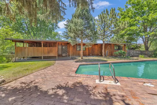 1 Lindenwood DR, Littleton, CO 80120