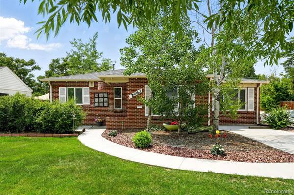 2461 Niagara ST, Denver, CO 80207