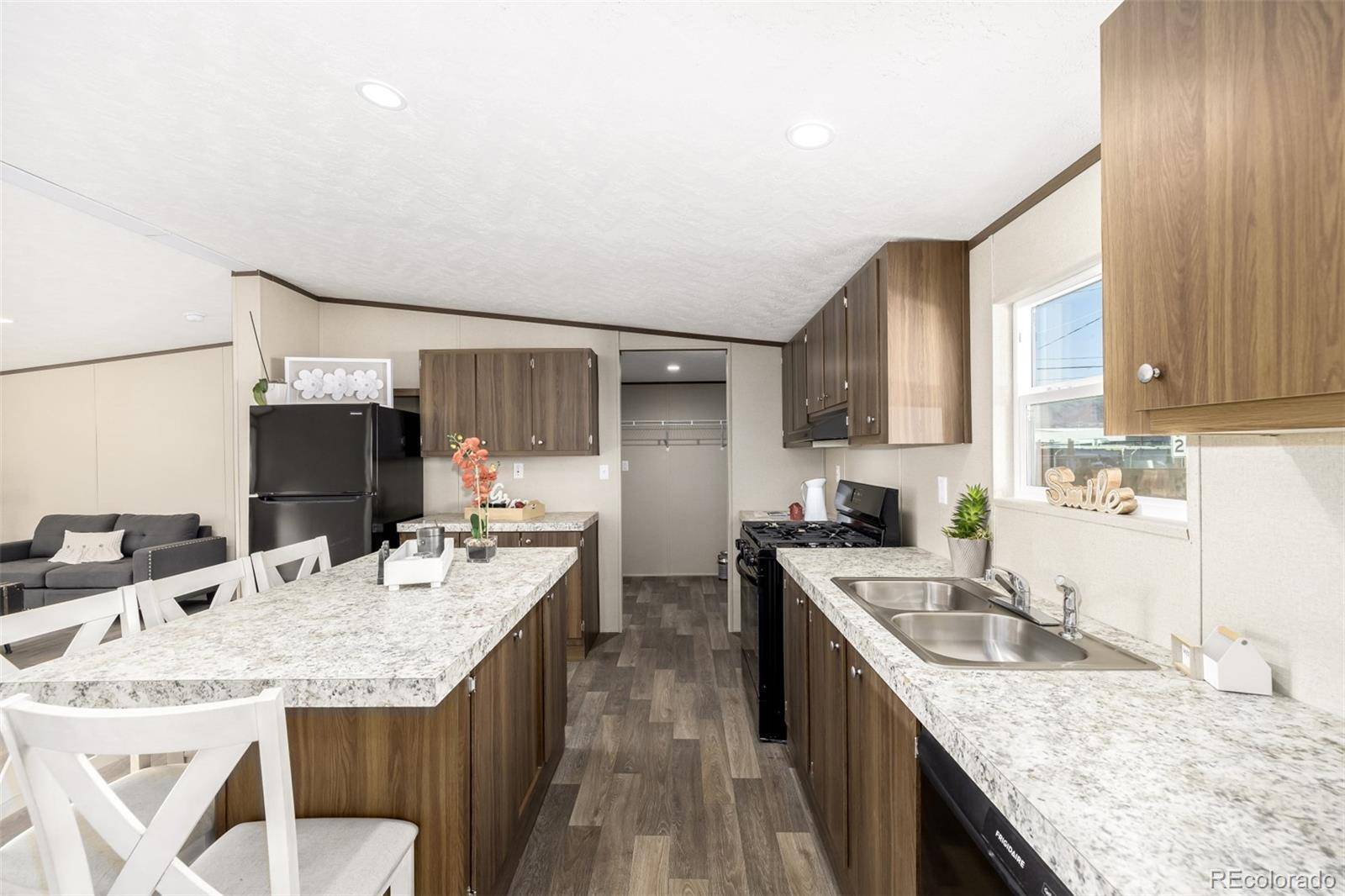 Colorado Springs, CO 80907,720 4th ST