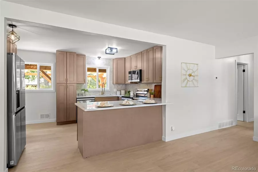 980 E Briarwood CIR, Centennial, CO 80122