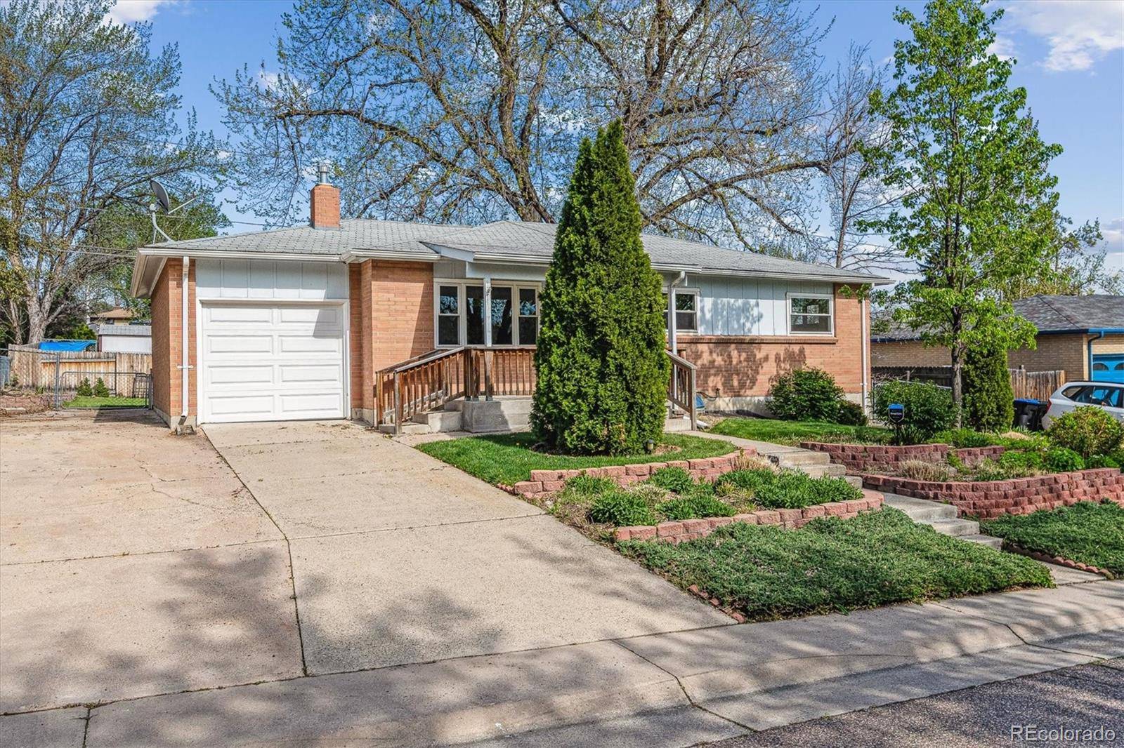 Arvada, CO 80004,6882 Moore ST