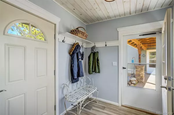 Florissant, CO 80816,436 Calle De La Nieva