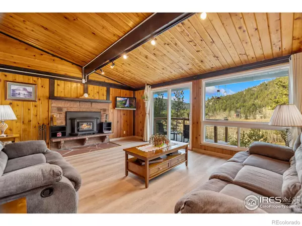 712 Aspen DR, Lyons, CO 80540