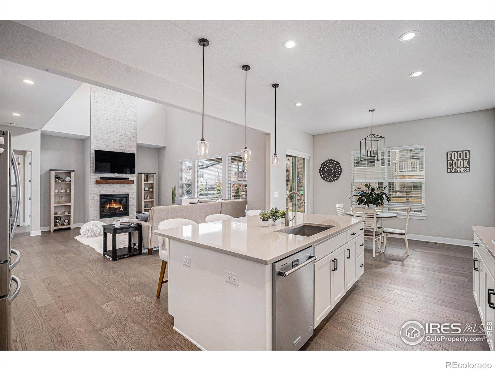 6733 S Waterloo CT, Aurora, CO 80016