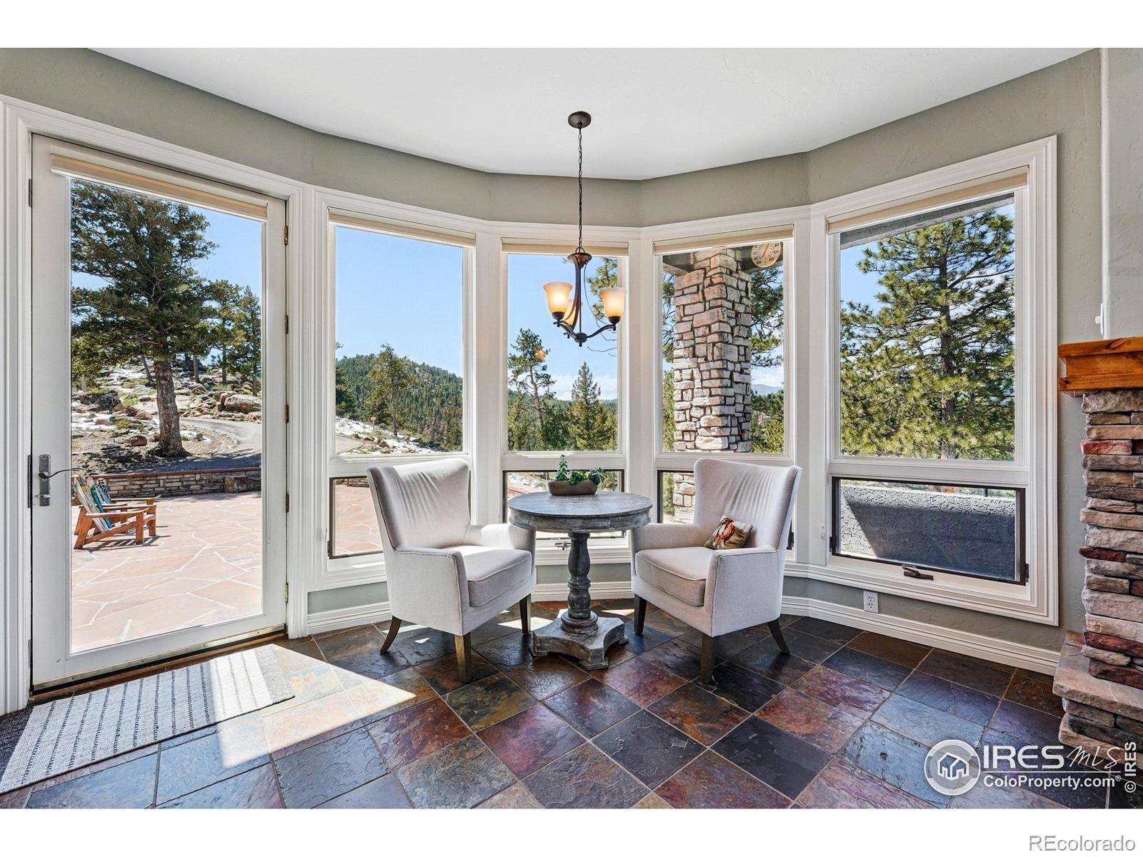 Evergreen, CO 80439,290 Skyhill DR