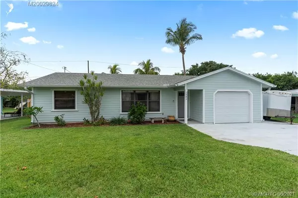 1582 NE Maureen CT, Jensen Beach, FL 34957