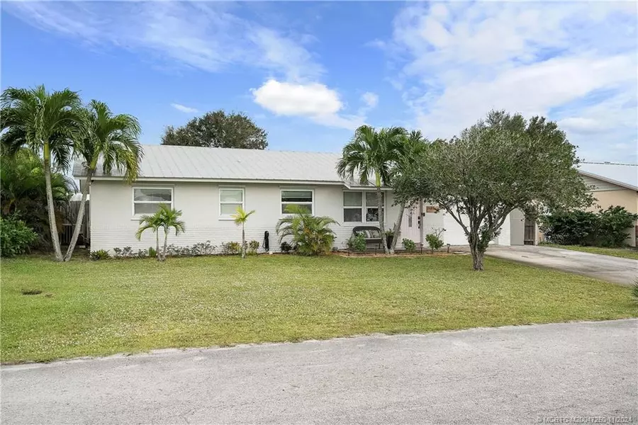 2487 NE 17th CT, Jensen Beach, FL 34957