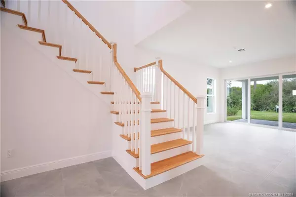 Port Saint Lucie, FL 34952,211 SE Via Bisento