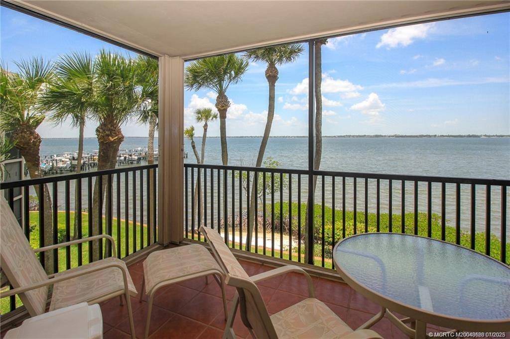 Stuart, FL 34996,4440 NE Sandpebble TRCE #9-301