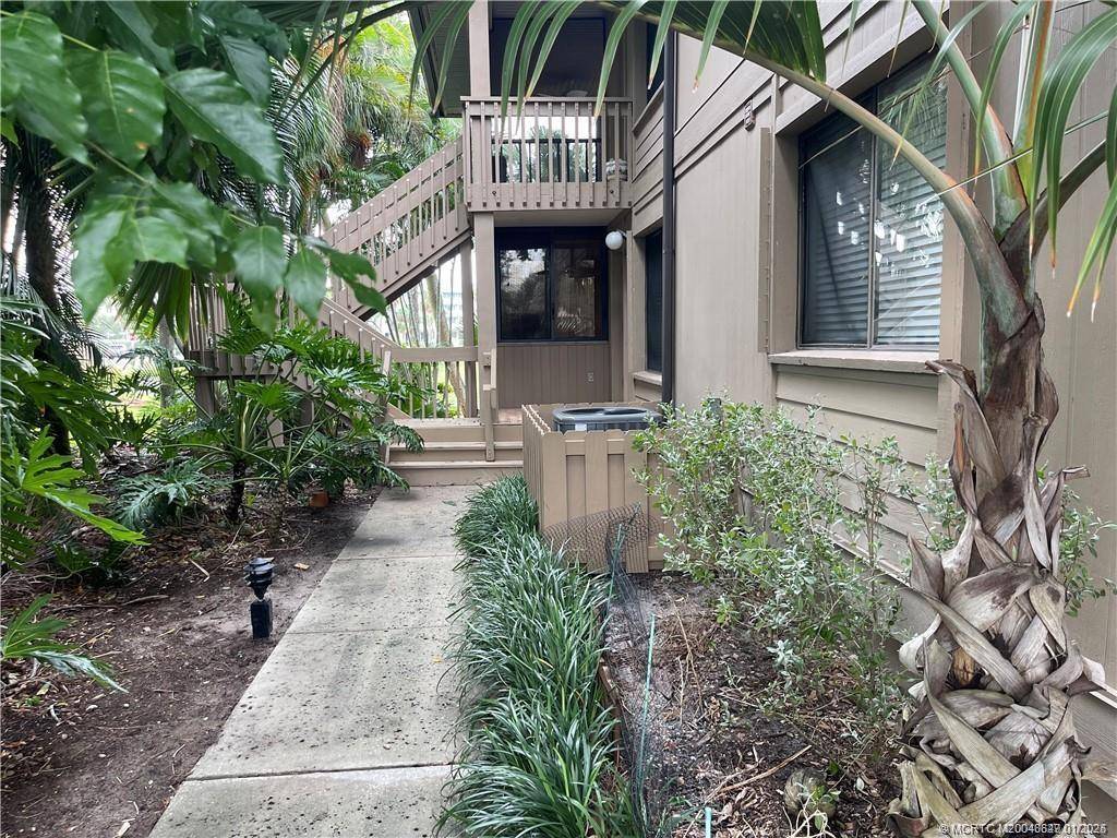 Stuart, FL 34996,287 NE Edgewater DR