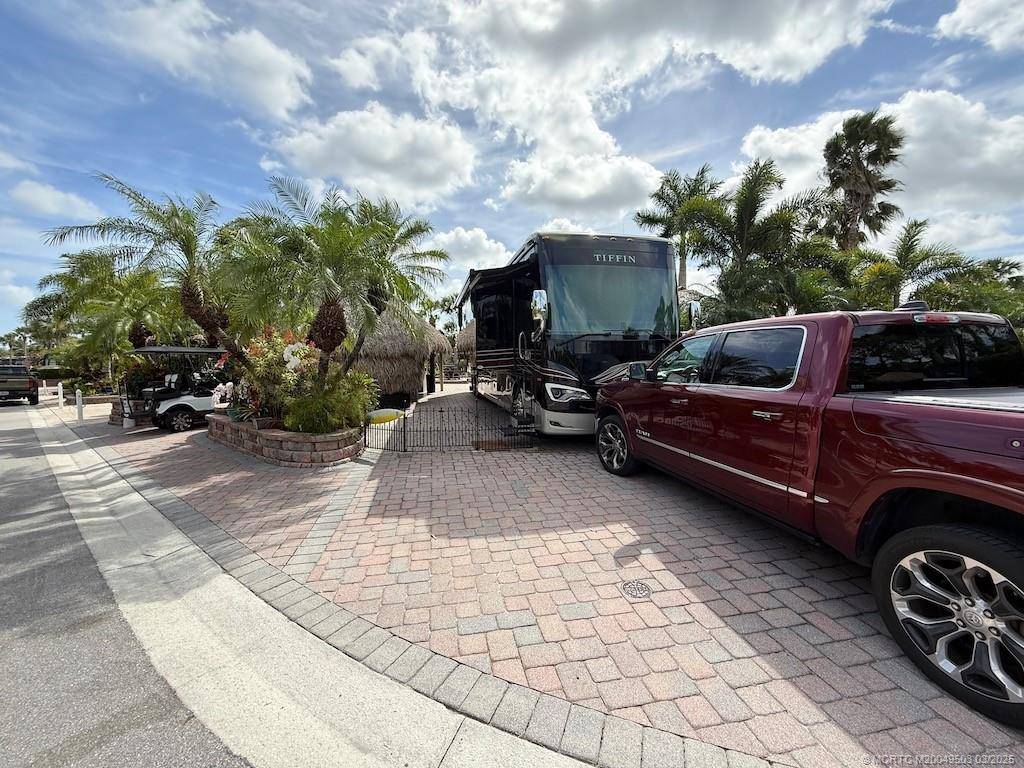 Port Saint Lucie, FL 34986,426 NW Chipshot LN