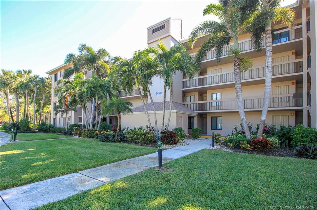 Stuart, FL 34996,4490 NE Sandpebble TRCE #201