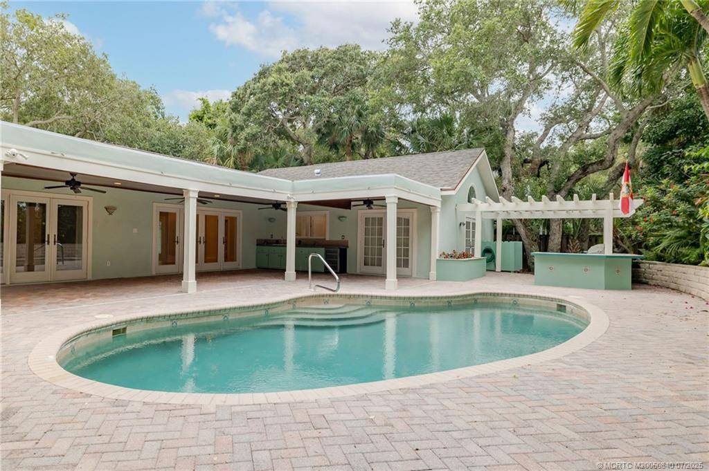 Vero Beach, FL 32963,1160 Driftwood DR