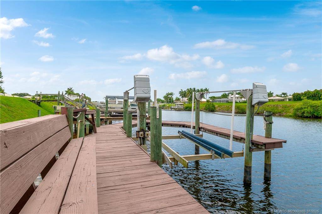 2582 SW Barber LN, Port St Lucie, FL 34984