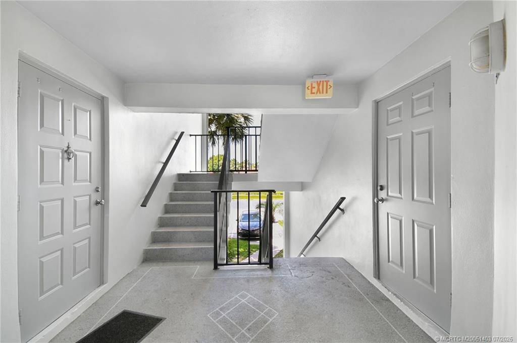 West Palm Beach, FL 33409,1008 Green Pine BLVD #A2