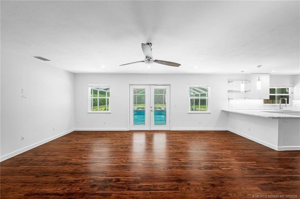 Vero Beach, FL 32968,736 34th TER