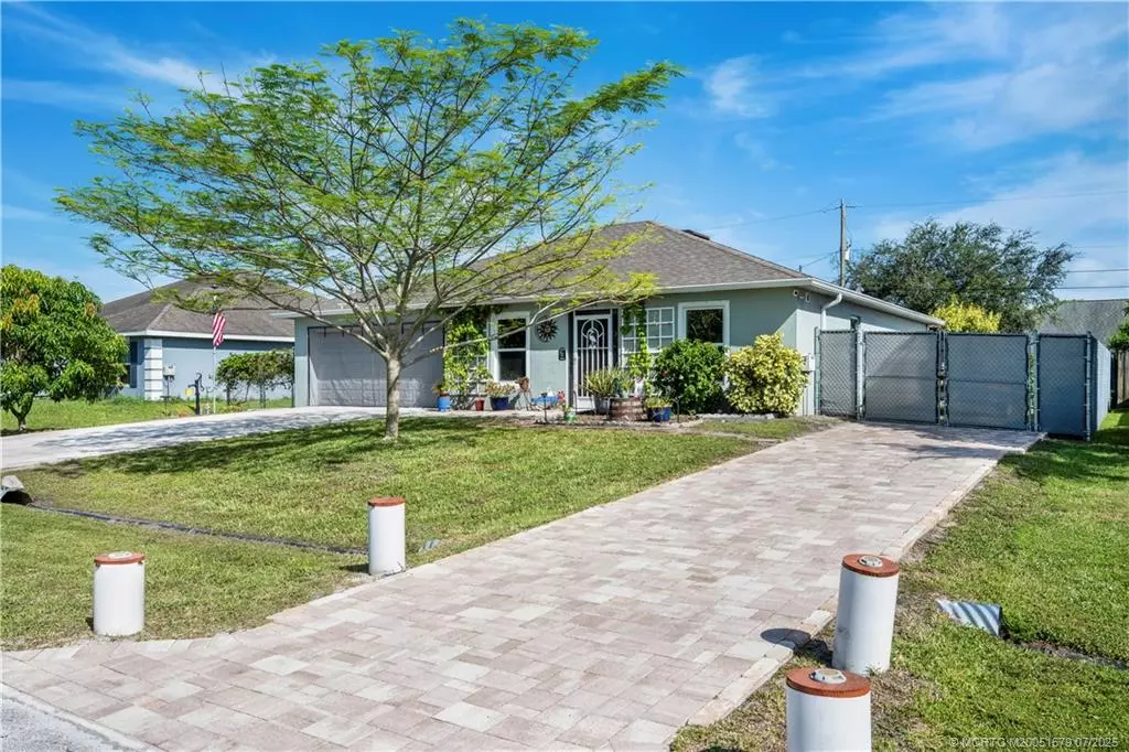 Port St Lucie, FL 34953,962 SW McElroy AVE