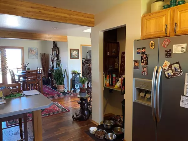 Fairfield, MT 59436,701 3rd AVE N