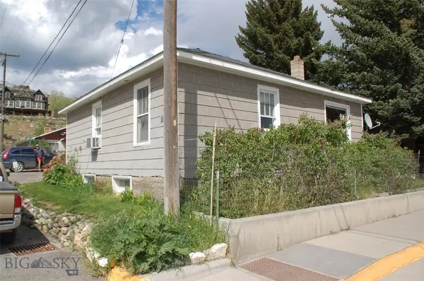 202 3rd ST N, Gardiner, MT 59030