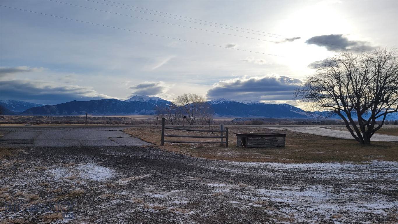 Ennis, MT 59729,4985 US Hwy 287