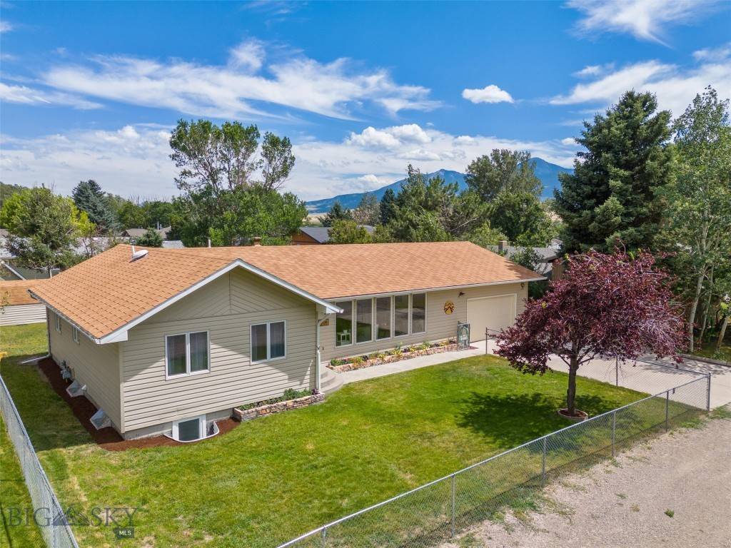 208 Spruce LN,  Livingston,  MT 59047