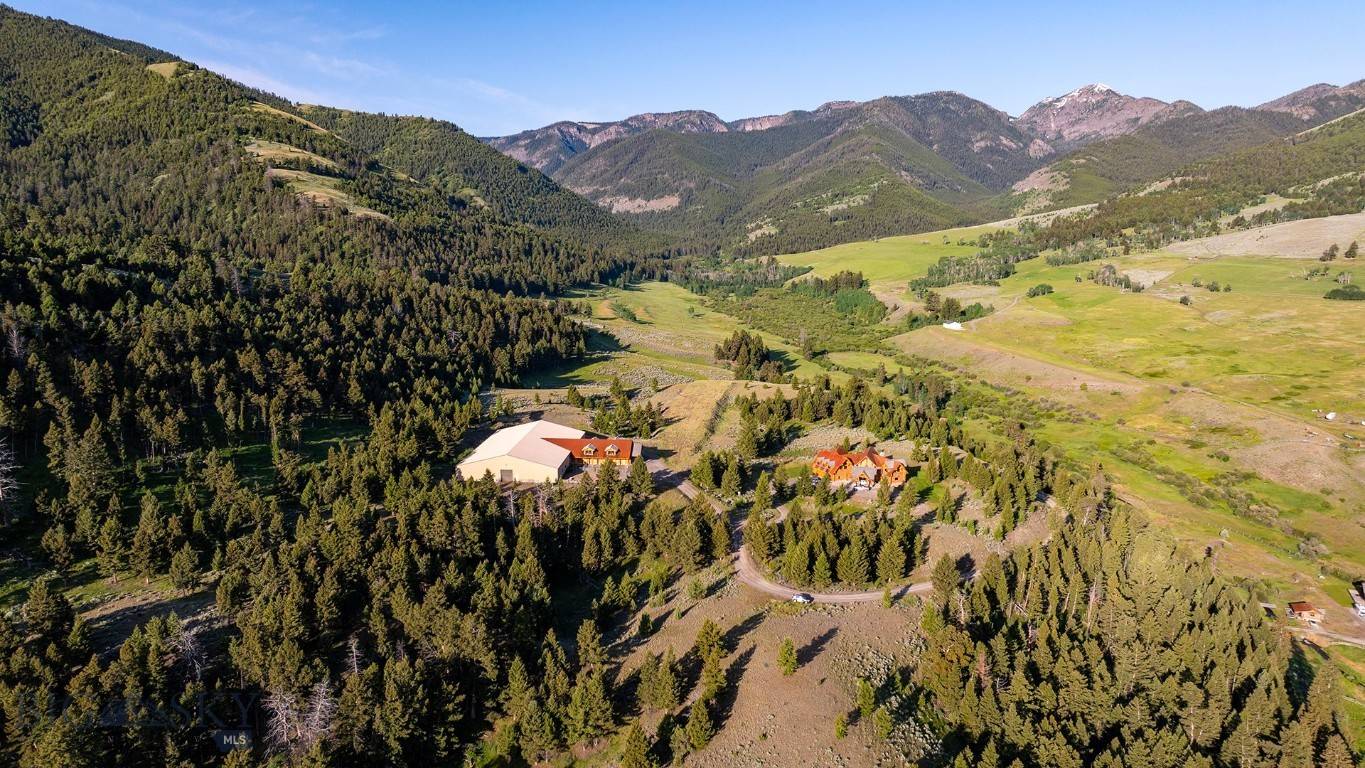 569/571 Cinnabar Basin RD, Gardiner, MT 59030