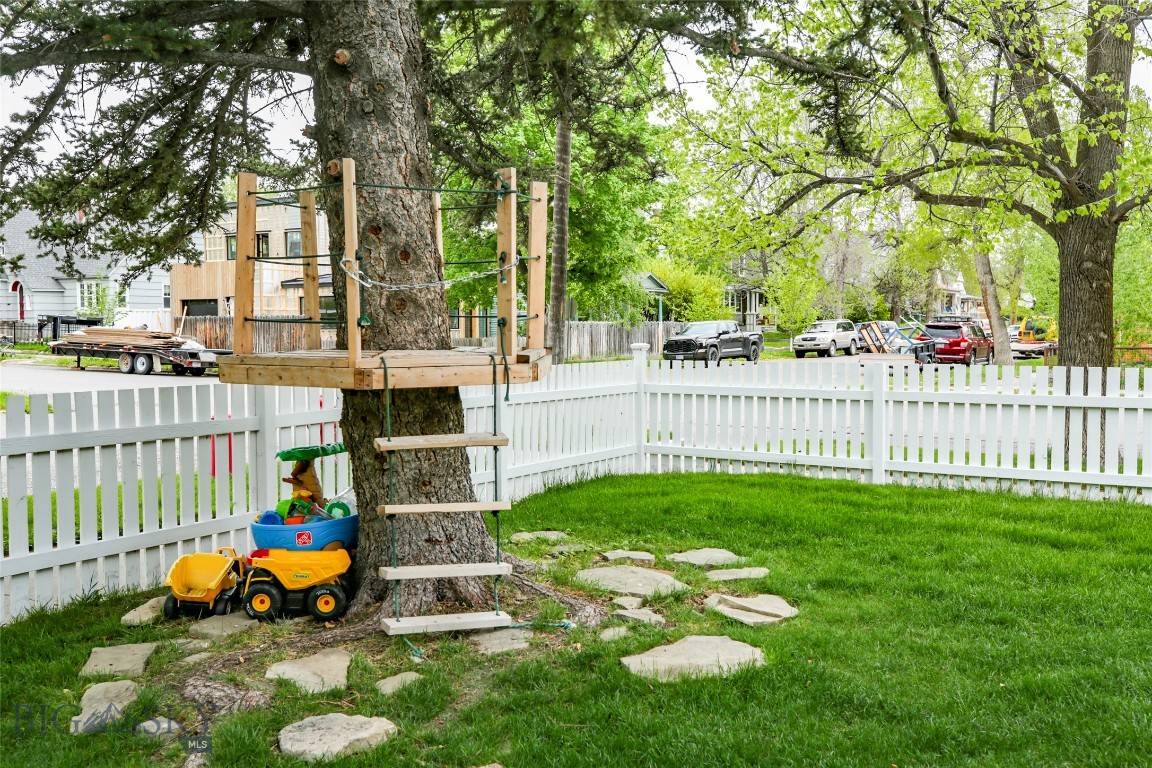 Livingston, MT 59047,523 W Lewis
